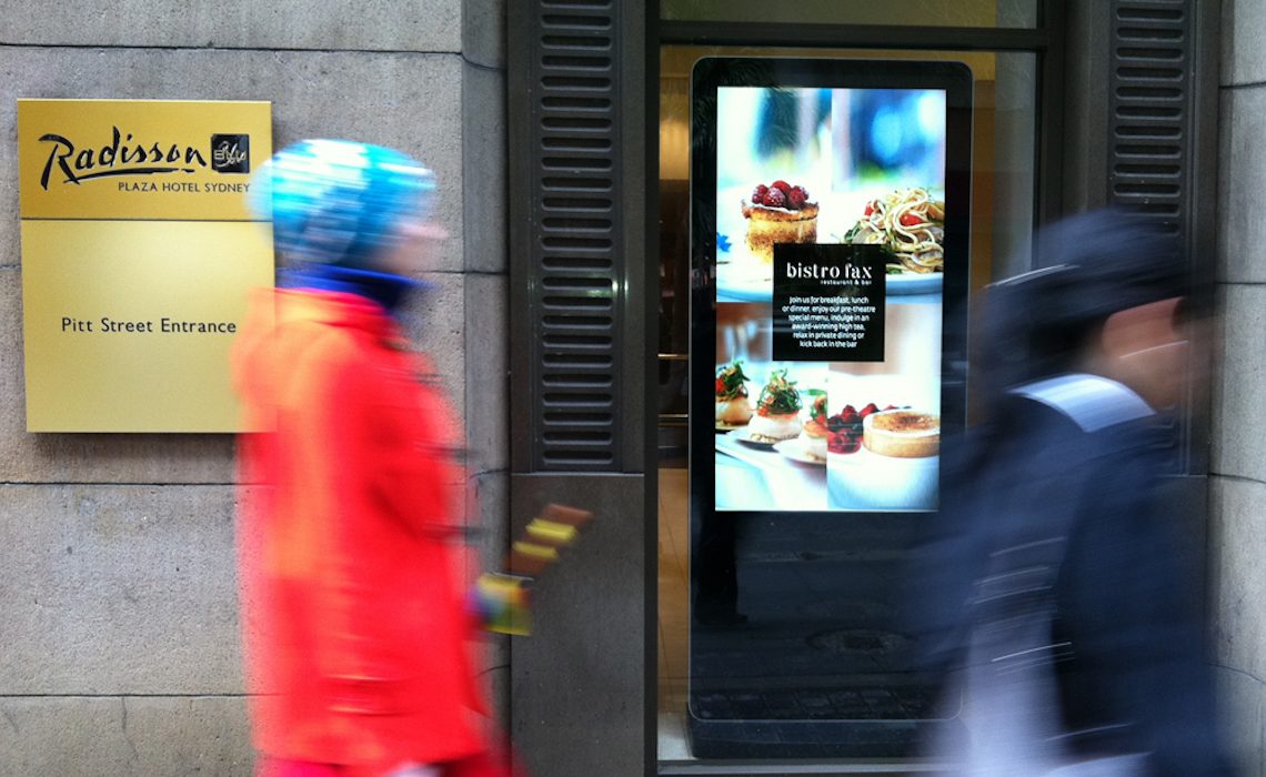 Slimline-Freestanding-Digital-Poster-9-1140x700